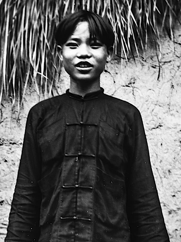 海南明国时期老照片1931年，白沙地区原住民生活，纹身的黎族妇女