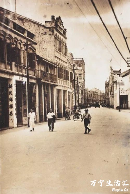 一组日军占领海口骑楼老街的老照片